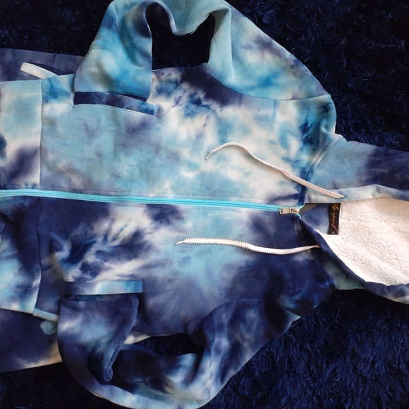 Nice Tie Dye Sweatsuit - Picture 7 of 8